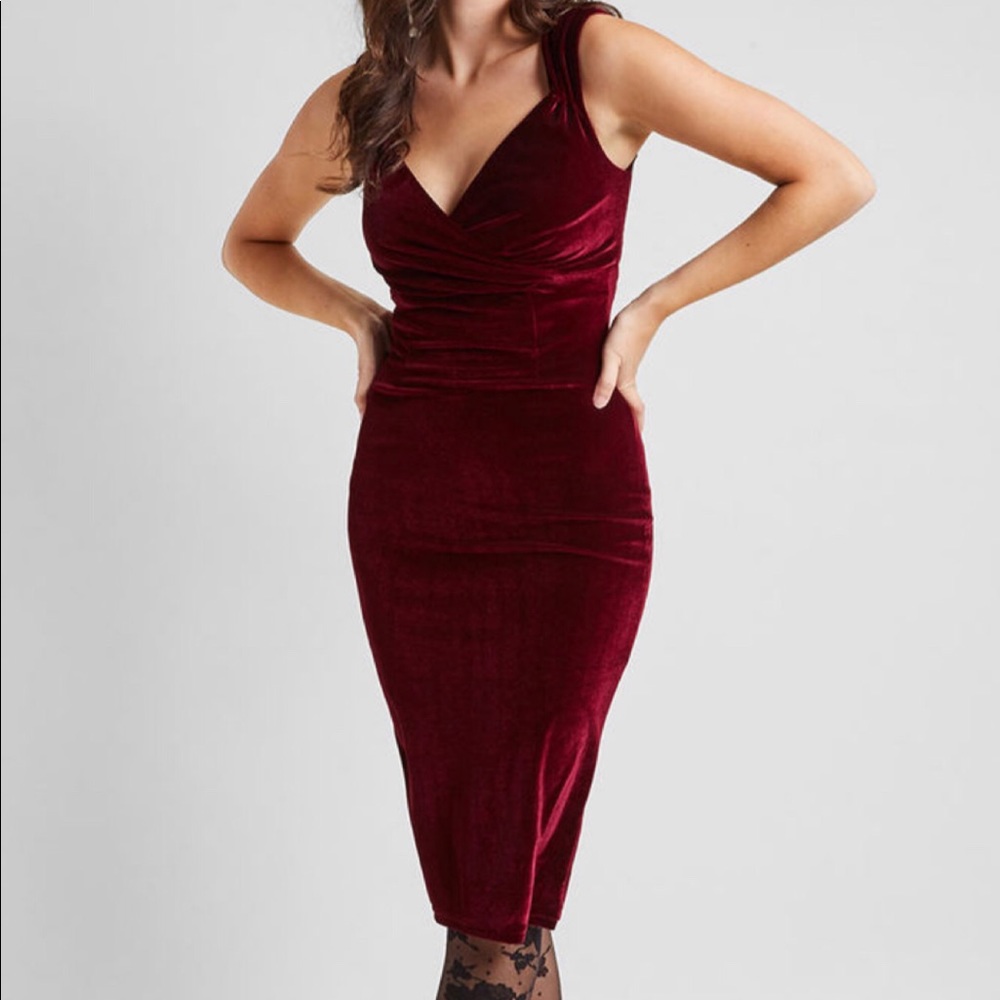 Lady Love Song Velvet Dress in Merlot